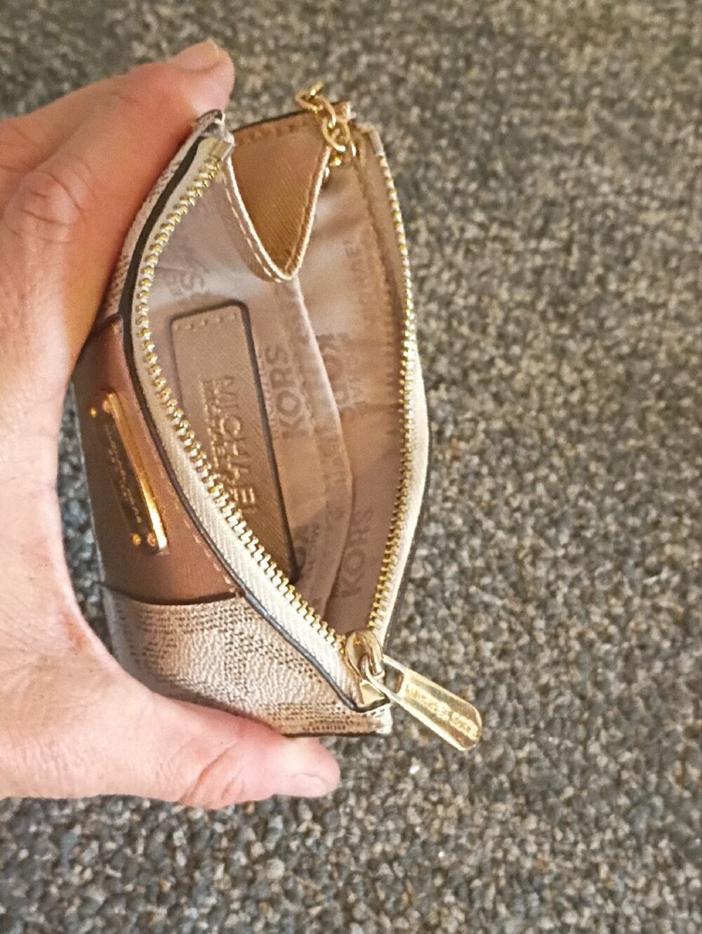 Michael Kors White and Rose Gold Logo Card Holder Keychain - Picture 3 of 7